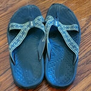 Earth Brand Flip Flops